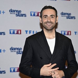 Le présentateur a animé la quotidienne de fin de journée pendant deux saisons.

Camille Combal lors de la séance photo organisée à l'occasion du lancement de la nouvelle saison 2026 de "Danses avec les stars" (DALS), le 18 décembre 2025 aux studios TF1 à Boulogne-Billancourt - Photo de Joly V/ANDBZ/ABACAPRESS.COM