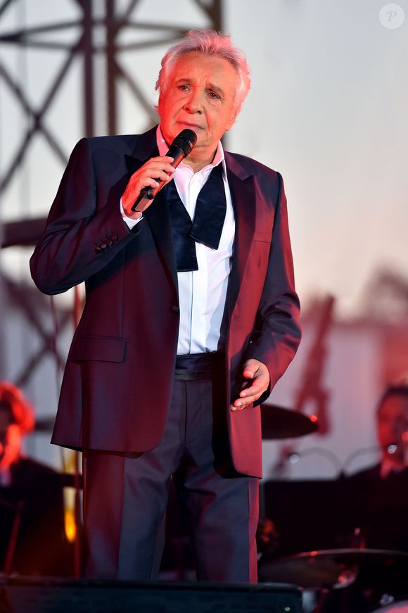 Si Michel Sardou a eu une incroyable carrière, un grand producteur français n’était pas convaincu à ses débuts

Exclusif - Michel Sardou en concert au stade Tropenas à Montélimar le 5 juillet 2017 dans le cadre de sa dernière tournée "La dernière danse". © Bruno Bebert / Bestimage