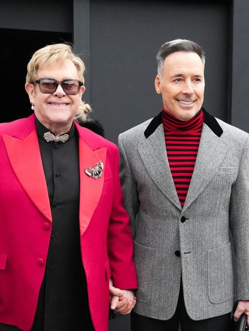 Elton John en vacances en France : ce restaurant niché sur une île au large de Cannes où ils ont leurs habitudes