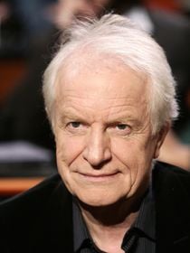 André Dussollier : Sa maison familiale située près du lac le plus pur d'Europe, "la-bas, j'arrive enfin à ralentir le rythme"