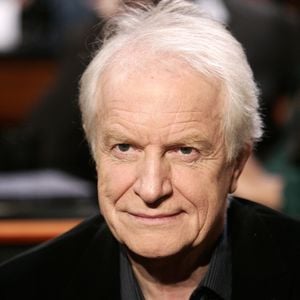 Interviewé par "Télé Star", André Dussollier a révélé posséder une résidence secondaire en Haute-Savoie.

Archives - André Dussolier lors de l'émission "Au Field de la Nuit" présentée par Michel Field sur TF1 à Paris.  |Archives - Personnalités lors de l'émission "Au Field de la Nuit" présentée par Michel Field JLPPA / Bestimage