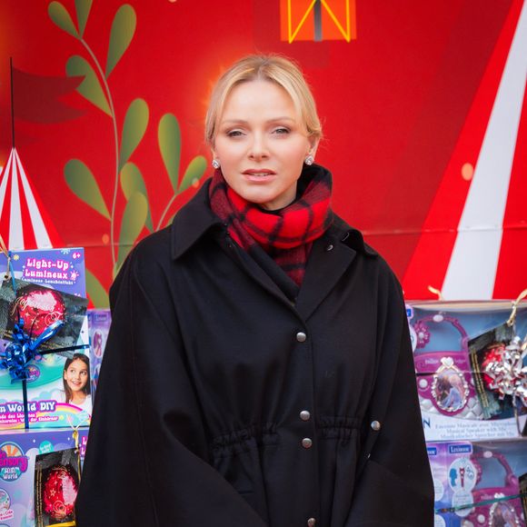 La famille princière de Monaco est de plus en plus active sur les réseaux sociaux. 

La princesse Charlène de Monaco - La famille princière de Monaco offre les traditionnels cadeaux de Noël aux enfants monégasques dans la Cour du Palais Princier,
© Olivier Huitel / Pool Monaco / Bestimage