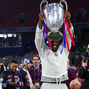 Il écope d'un majoration de 40 % sur ses impôts

Teddy Riner et Dj Snake lors de la finale de l'UEFA Champions League 2024/2025 entre Paris et l'Inter à l'Allianz Arena le 31 mai 2025 à Munich, Allemagne. Photo par Johnny Fidelin/Icon Sport/ABACAPRESS.COM