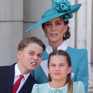 À Trooping the Colour, le duo formé par Kate Middleton et sa fille unique Charlotte a une fois de plus capté toute l'attention.

Catherine (Kate) Middleton, princesse de Galles, Le prince George de Galles, La princesse Charlotte de Galles, - Les membres de la famille royale britannique au balcon de Buckingham Palace lors de la cérémonie Trooping the Colour à Londres
© James Whatling / Bestimage