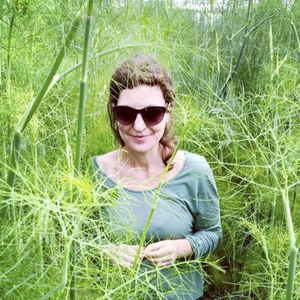 En 2019, Camille Labro a par ailleurs fondé l'association L'École comestible qui a pour but d'intégrer l’alimentation et la cuisine dans les programmes scolaires.

Camille Labro, nièce de Philippe Labro, sur Instagram