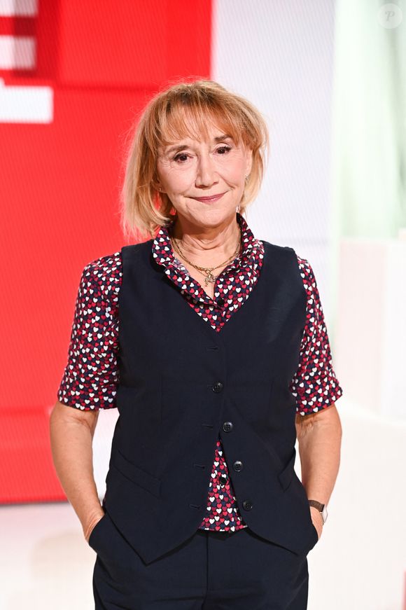 L'actrice a confié changer régulièrement de parfum selon les saisons.

Exclusif - Marie-Anne Chazel - Enregistrement de l'émission "Vivement Dimanche" au Studio Gabriel à Paris, présentée par M.Drucker et diffusée le 5 octobre sur France 3
© Guillaume Gaffiot / Bestimage