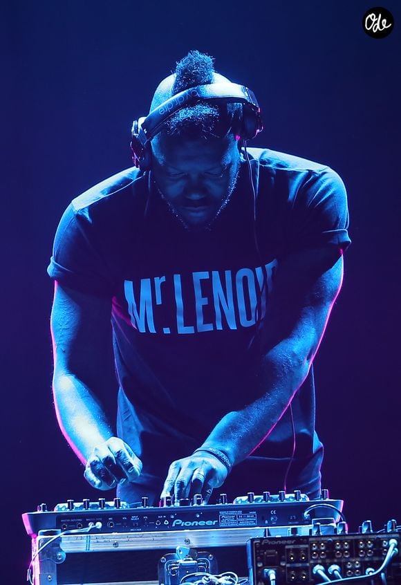 Djibril Cissé mixe en première partie du concert de Mariah Carey à l'AccorHotels Arena à Paris, le 21 mars 2016. © Cyril Moreau/Bestimage