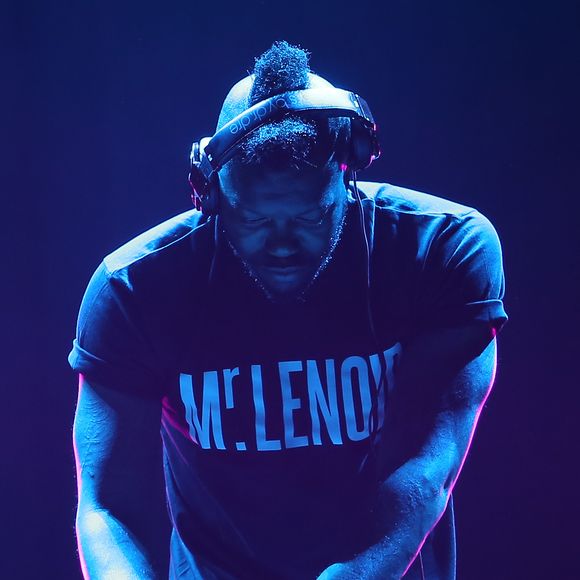 Djibril Cissé mixe en première partie du concert de Mariah Carey à l'AccorHotels Arena à Paris, le 21 mars 2016. © Cyril Moreau/Bestimage