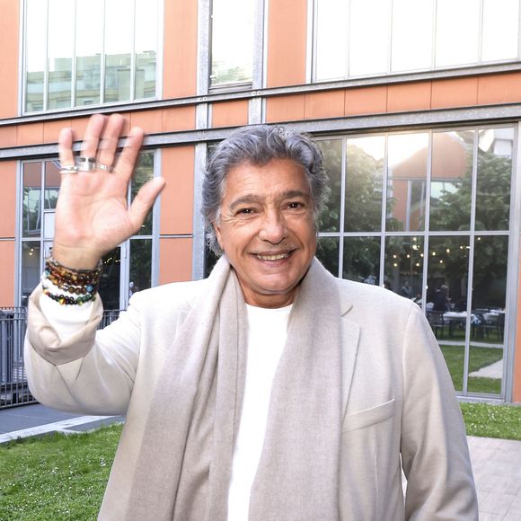 Frédéric François lors de la soirée hommage pour le cinquantième anniversaire de la mort de Mike Brant chez Warner Music France à Paris le 24 avril 2025.

© Cyril Moreau- Cédric Perrin / Bestimage