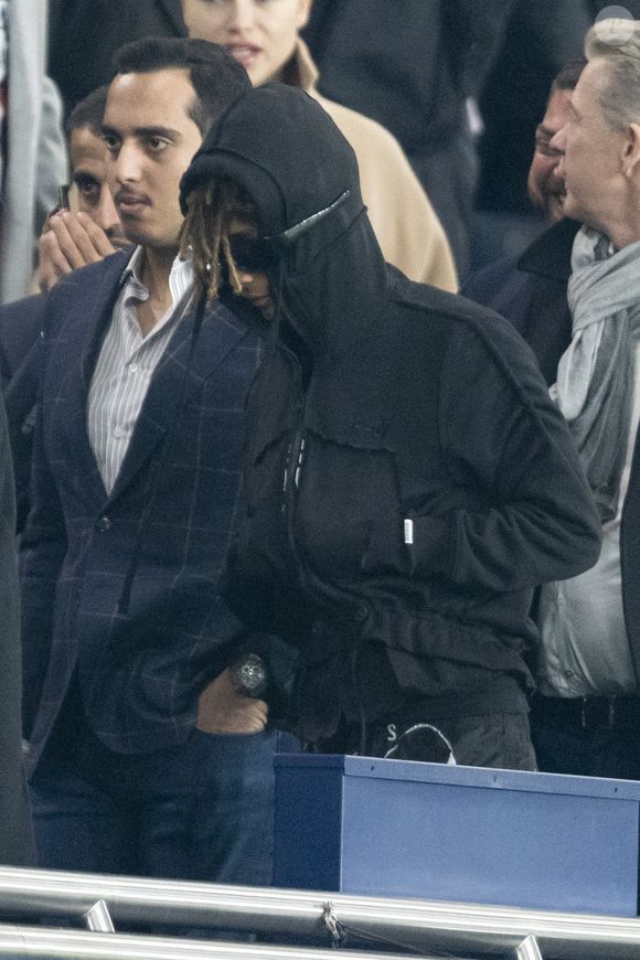 Jaden Smith - Célébrités des les tribunes lors du match aller du quart de finale de Ligue des champions entre le PSG et Aston Villa (3-1) au Parc des Princes à Paris le 9 avril 2025. © Cyril Moreau/Bestimage