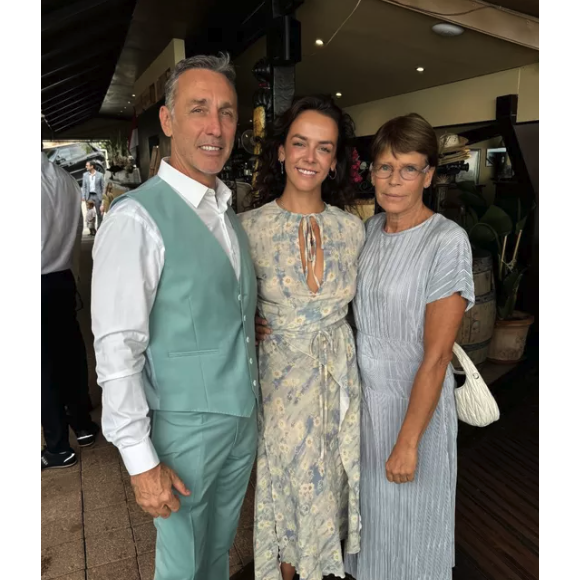 Pauline Ducruet, et ses parents, Daniel et Stéphanie au baptême de Victoire, la fille de Louis en septembre 2024.©Instagram