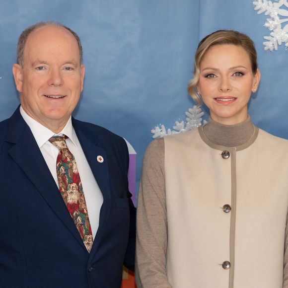 Albert et Charlène de Monaco ont assisté au spectacle de Noël à la crèche de la Croix-Rouge.

Le prince Albert II de Monaco et la princesse Charlène de Monaco assistent au spectacle de Noël à la crèche de la Croix-Rouge Rosine Sanmori et participent à la traditionnelle distribution de cadeaux de Noël à Monaco. Photo par Olivier Huitel / Pool Monaco / Bestimage