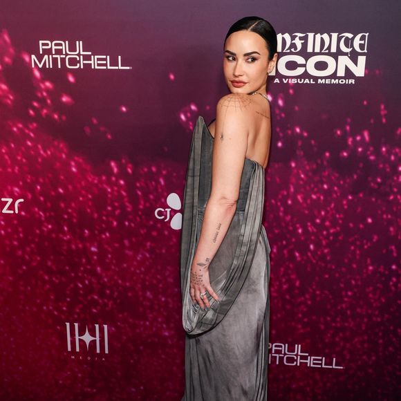 Elle a confié avoir besoin de plus de temps de repos et de répétitions avant de remonter sur scène.

Demi Lovato au photocall de la première mondiale du documentaire "Infinite Icon : A Visual Memoir" à l'AMC The Grove 14 de Los Angeles, Californie, Etats-Unis, le 22 janvier 2026. © RALL/Backgrid USA/Bestimage