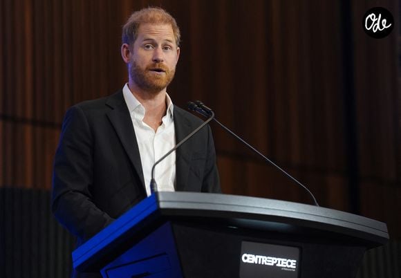 Très discrets sur leur nouvelle vie et la décision qu’ils ont prise, le couple, qui n’a toujours pas brisé le silence à ce sujet, a toutefois partagé quelques images de ce qui semble être un tout nouveau départ.

Le duc de Sussex (le prince Harry) prononce le discours principal lors du sommet InterEdge, au Centrepiece de Melbourne Park (Victoria), au troisième jour de la visite royale en Australie. Date de la photo : jeudi 16 avril 2026. © PA Photo/ Bestimage
