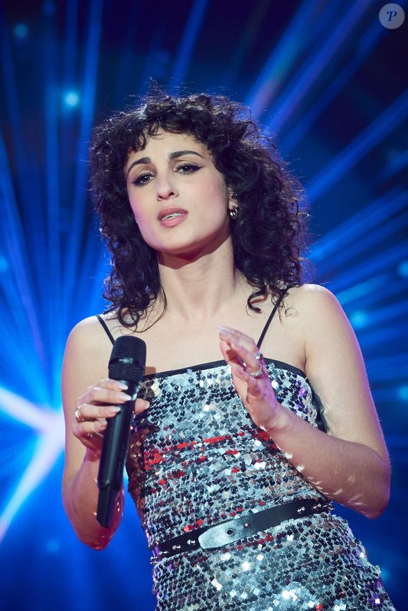 Barbara Pravi lors de l’enregistrement de l’émission “Les stars s’unissent pour le Sidaction” au théâtre Marigny à Paris, France, le 11 mars 2025. L’émission sera diffusée en prime le 22 mars sur France 2. © Guirec-Moreau/ Bestimage