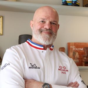 Exclusif - Le chef Philippe Etchebest dans les cuisines de son restaurant "Maison Nouvelle" à Bordeaux, le 11 avril 2025. ©Jean-Marc Lhomer/Bestimage.