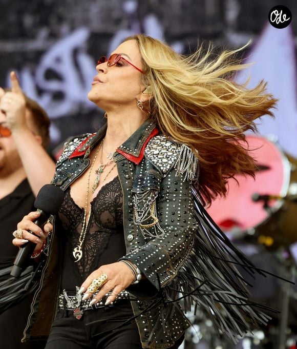 Ile de Wight, Royaume-Uni. Anastacia fait une entrée remarquée sur scène à l'Isle of Wight Festival 2026. La chanteuse de "I'm Outta Love" a enthousiasmé la foule, les fans reprenant ses chansons en chœur lors de son set au festival. Backgrid UK/ Bestimage