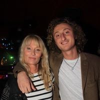 Yannick Noah : Son fils Joalukas s'éclate avec sa célèbre mère dans les rues de Paris, il a un sacré sens de la fête