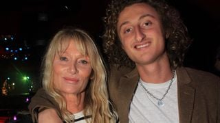 Yannick Noah : Son fils Joalukas s'éclate avec sa célèbre mère dans les rues de Paris, il a un sacré sens de la fête