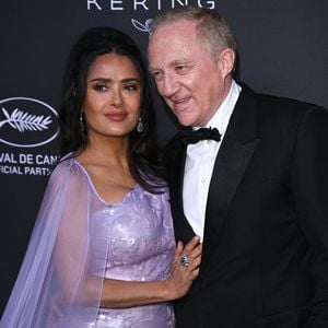 Salma Hayek et François-Henri Pinault assistent à la cérémonie des KERING Women In Motion Awards 2024 et au dîner présidentiel du Festival de Cannes, à la Place de la Castre, dans le cadre de la 77e édition du Festival de Cannes. Crédit : Doug Peters/EMPICS ... 20-05-2024 ... Cannes ... France ... Le crédit photo doit être libellé comme suit : Doug Peters/Doug Peters. Numéro de référence unique 76256997 ...