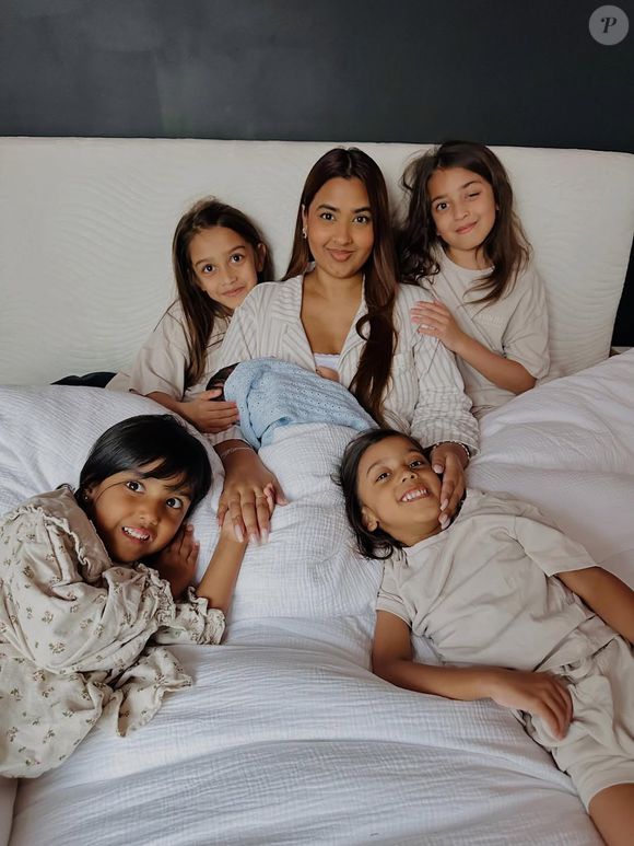 Safyr rejoint Aylan, Keyden et les jumeaux Emyr et Etna dans la famille.

Hanaa Elah et ses enfants le 19 octobre 2025.

Compte Instagram de Hanaa Elah @hanaa_elah