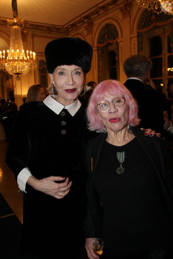 Guest, Marie Beltrami - Arielle Dombasle est élevée au rang d'Officière de l'ordre des Arts et Lettres au Ministère de la Culture à Paris le 08 Décembre 2025.

© Philippe Baldini / Bestimage
