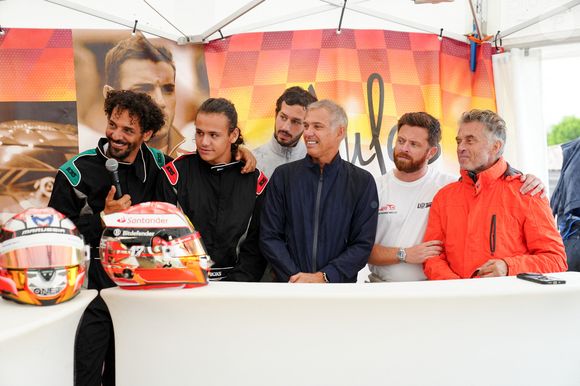 De nombreuses célébrités issues du sport et du spectacle y participeront.

Tomer Sisley, Dino Zeitoun-Sisley, Paul Belmondo, Victor Belmondo, Gérard Holtz, Antoine Holtz lors du marathon Karting Jules Bianchi au circuit Paul Ricard au Castellet le 8 septembre 2024. © Anne-Sophie Guebey via Bestimage