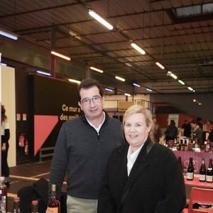 Aujourd'hui, Marc perpétue brillamment ce savoir-faire ancestral en collaborant avec de nombreux producteurs locaux.
Exclusif - Hélène Darroze et son frère Marc Darroze - Premier Festival de la Gasconnerie au Ground Control à Paris le 30 janvier 2023. © Jack Tribeca-Pierre Perusseau/Bestimage