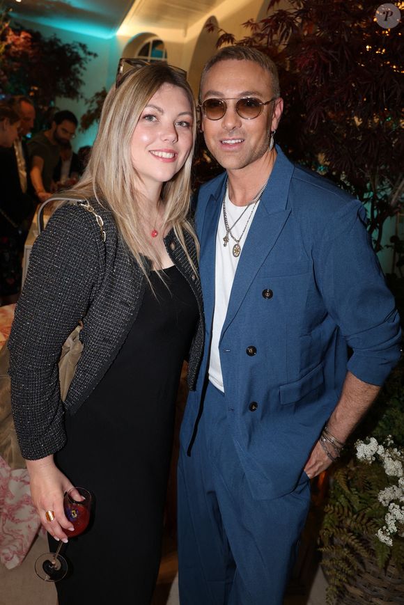 On a aussi pu voir Maxime Dereymez ainsi qu'Héloïse Martin qui ont posé tout sourire pour les photographes. 

Héloise Martin et Maxime de Remez assistent au cocktail Lenôtre d'Adriana Karembeu organisé au Pré Catelan à Paris le 29 avril 2025 à Paris, France.  Photo par Jérôme Domine/ABACAPRESS.COM.