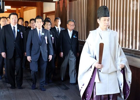 Le Japon a célébré le 80ème anniversaire de sa capitulation lors de la Seconde Guerre mondiale ; ici au sanctuaire controversé de Yasukuni le 15 août 2025  (photo par Yoshio Tsunoda/AFLO)