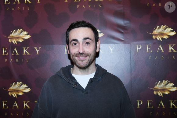 Et il a partagé une amusante anecdote de l'accouchement, révélant avoir vécu ce moment tout près d'une star de la chanson.

Exclusif - Camille Combal - Le comédien Redouane Bougheraba inaugure son restaurant "Le Peaky" à Paris le 20 novembre 2024. © Rachid Bellak/Bestimage