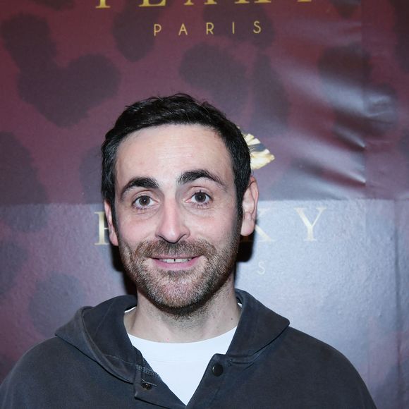 Et il a partagé une amusante anecdote de l'accouchement, révélant avoir vécu ce moment tout près d'une star de la chanson.

Exclusif - Camille Combal - Le comédien Redouane Bougheraba inaugure son restaurant "Le Peaky" à Paris le 20 novembre 2024. © Rachid Bellak/Bestimage