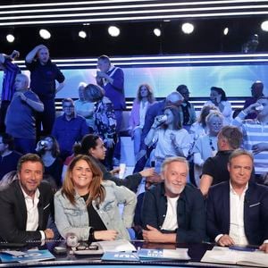 Polska, Bernard Montiel, Valérie Bénaim, Jean-Michel Maire, Fabien Lecoeuvre, Michel Mary sur le plateau de l’émission "TPMP" àParis, France, le 25 mars 2025.

© Jack Tribeca / Bestimage