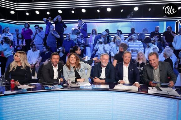 Polska, Bernard Montiel, Valérie Bénaim, Jean-Michel Maire, Fabien Lecoeuvre, Michel Mary sur le plateau de l’émission "TPMP" àParis, France, le 25 mars 2025.

© Jack Tribeca / Bestimage
