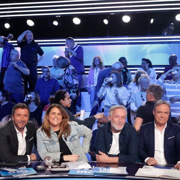 Polska, Bernard Montiel, Valérie Bénaim, Jean-Michel Maire, Fabien Lecoeuvre, Michel Mary sur le plateau de l’émission "TPMP" àParis, France, le 25 mars 2025.

© Jack Tribeca / Bestimage