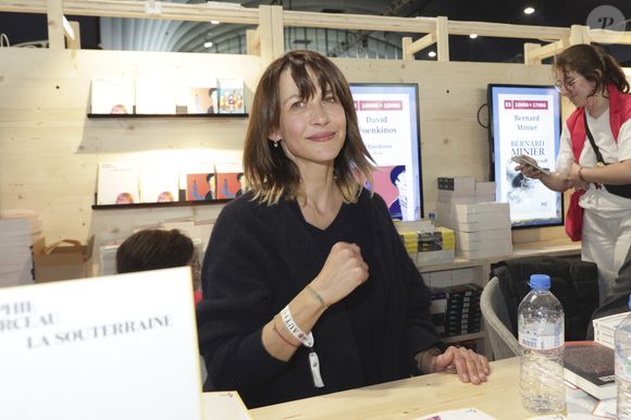 Ensemble, les deux femmes vont tourner la suite de la comédie culte LOL, dans laquelle l'actrice se glissera dans la peau d'une grand-mère

Sophie Marceau, pour la promotion de son livre "La Souterraine" publié chez Seghers au Festival du Livre de Paris 2023 au Grand Palais Éphémère - Paris le 22/04/2023 - © Jack Tribeca / Bestimage