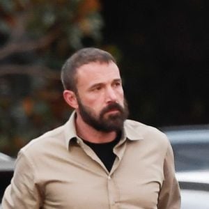 Impacté par son divorce avec Jennifer Lopez, Ben Affleck a besoin de temps. 

Ben Affleck aperçu se rendant au Brentwood Country Mart après avoir passé Thanksgiving en famille à Los Angeles.