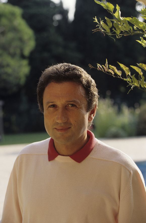 En France, dans sa maison de vacances en Provence, rendez-vous avec Michel DRUCKER. Septembre 1992
© Alain Canu via Bestimage