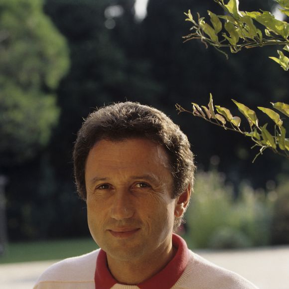 En France, dans sa maison de vacances en Provence, rendez-vous avec Michel DRUCKER. Septembre 1992
© Alain Canu via Bestimage