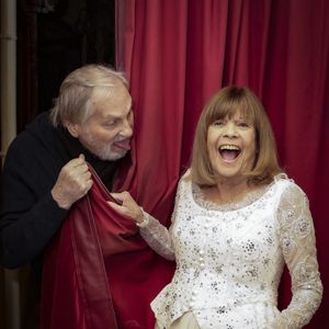 Il y a quarante ans, Chantal Goya faisait la Une de "Télé Star", alors en pleine réussite avec Le Soulier qui vole.
Exclusif - Jean-Jacques Debout, Chantal Goya, lors de la représentation pour Les Pièces Jaunes du Cirque Bouglione au Cirque d’Hiver organisée par le couturier Stéphane Rolland, Paris, France © Jack Tribeca / Bestimage
