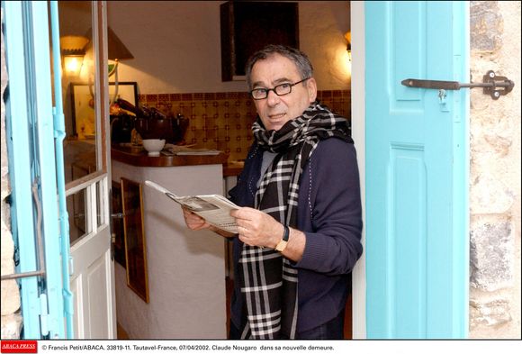 © Francis Petit/ABACA. 33819. Tautavel-France, 07/04/2002. Claude Nougaro et sa femme dans leur nouvelle demeure