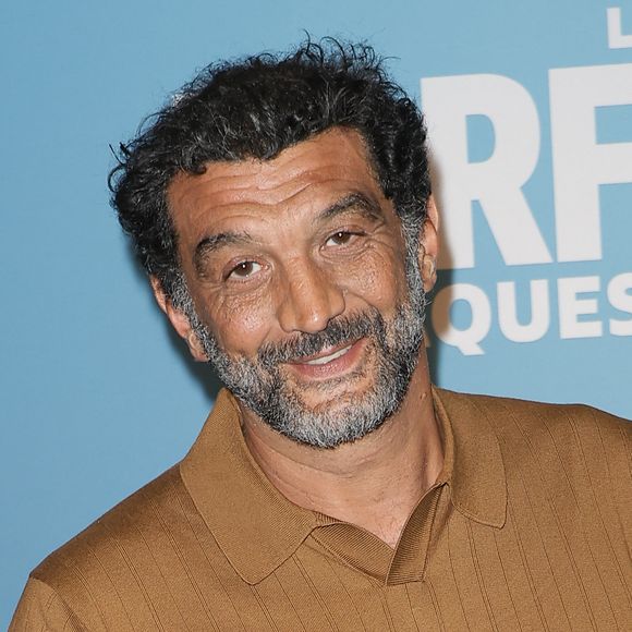 Bien qu'humoriste et ayant la vanne facile, Ramzy Bedia se qualifie davantage de père inquiet que de père cool.

Ramzy Bedia - Avant-première "Les Parfait(s) : arnaques en famille" au cinéma UGC Ciné Cité Bercy à Paris le 15 juin 2026. © Coadic Guirec/Bestimage