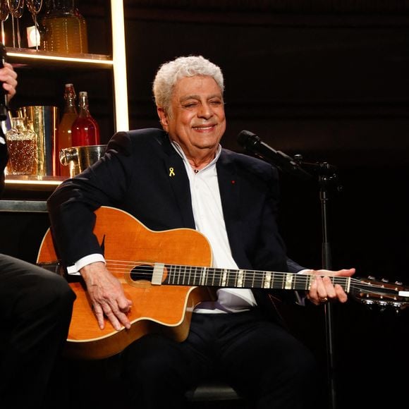 Exclusif - Enrico Macias lors de l'enregistrement de l'émission "Laurent Gerra, l'anniversaire événement" présentée par S.Bern et qui sera diffusée le 7 juin 2025 sur France 2, au théâtre Marigny, à Paris, France, le 28 avril 2025. © Clovis-Moreau/Bestimage