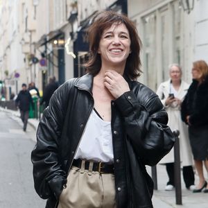 En ce mois de septembre lors d'une audience particulièrement attendue, l'avenir du musée va être trancher au tribunal de commerce de Paris... Et l'une des offres sérieusement étudiée a eu le mérite de déchaîner les passions.

Charlotte Gainsbourg lors de la cérémonie de dévoilement de la plaque "Maison des Illustres" de la Maison Gainsbourg à Paris, France, le 2 avril 2024. © Christophe Clovis/Bestimage