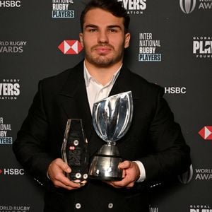 Depuis plusieurs jours, des aides sont mises en place pour les aider

Antoine Dupont durant la cérémonie des World Rugby Awards à la salle des Etoiles à Monaco. © Bruno Bebert/Bestimage