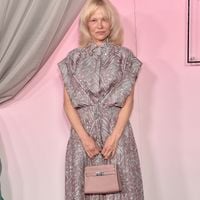 Pamela Anderson : Vases, lampes et mobilier vintage, elle lance sa collection de décoration dès 21€