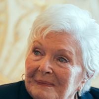 “Il ne faut pas que j’y pense” : à 97 ans, Line Renaud partage son plus grand regret