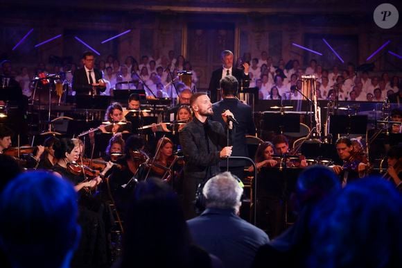 Exclusif - Matt Pokora (M. Pokora) lors de l'enregistrement de l'émission Le Grand Echiquier - Spécial Claude François présentée par C.Chazal et A.Manoukian et diffusée le 13 janvier sur France, à l'Opéra royal du château de Versailles, accompagné par l'Orchestre de l'Opéra Royal à Versailles, France, le 16 septembre 2025.  Photo par Jack Tribeca/Bestimage