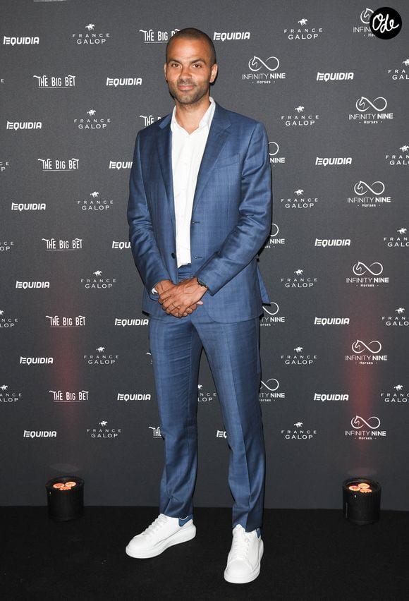"La pouliche de Tony Parker vendue 400 000 euros aux ventes de Deauville", a-t-il été annoncé sur le compte Tiktok de son écurie

Tony Parker devient l'ambassadeur des courses hippiques en France et lance une série sur la chaine Equidia à l'Hippodrome ParisLongchamp le 17 juin 2021.

© Coadic Guirec / Bestimage