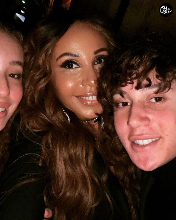 Cathy Guetta avec sa fille Angie et son fils Elvis lors d'un séjour au ski en famille, à Gstaad, en Suisse.